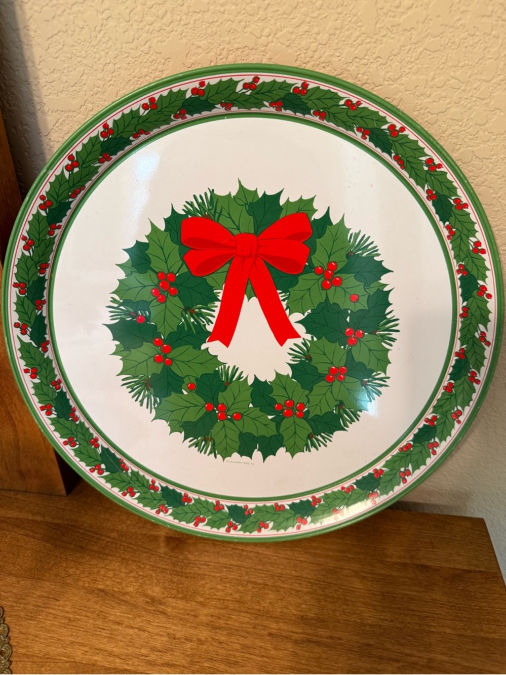 Vintage Hallmark Christmas
Wreath Red Bow Metal
Serving Tray Holiday Décor
1980